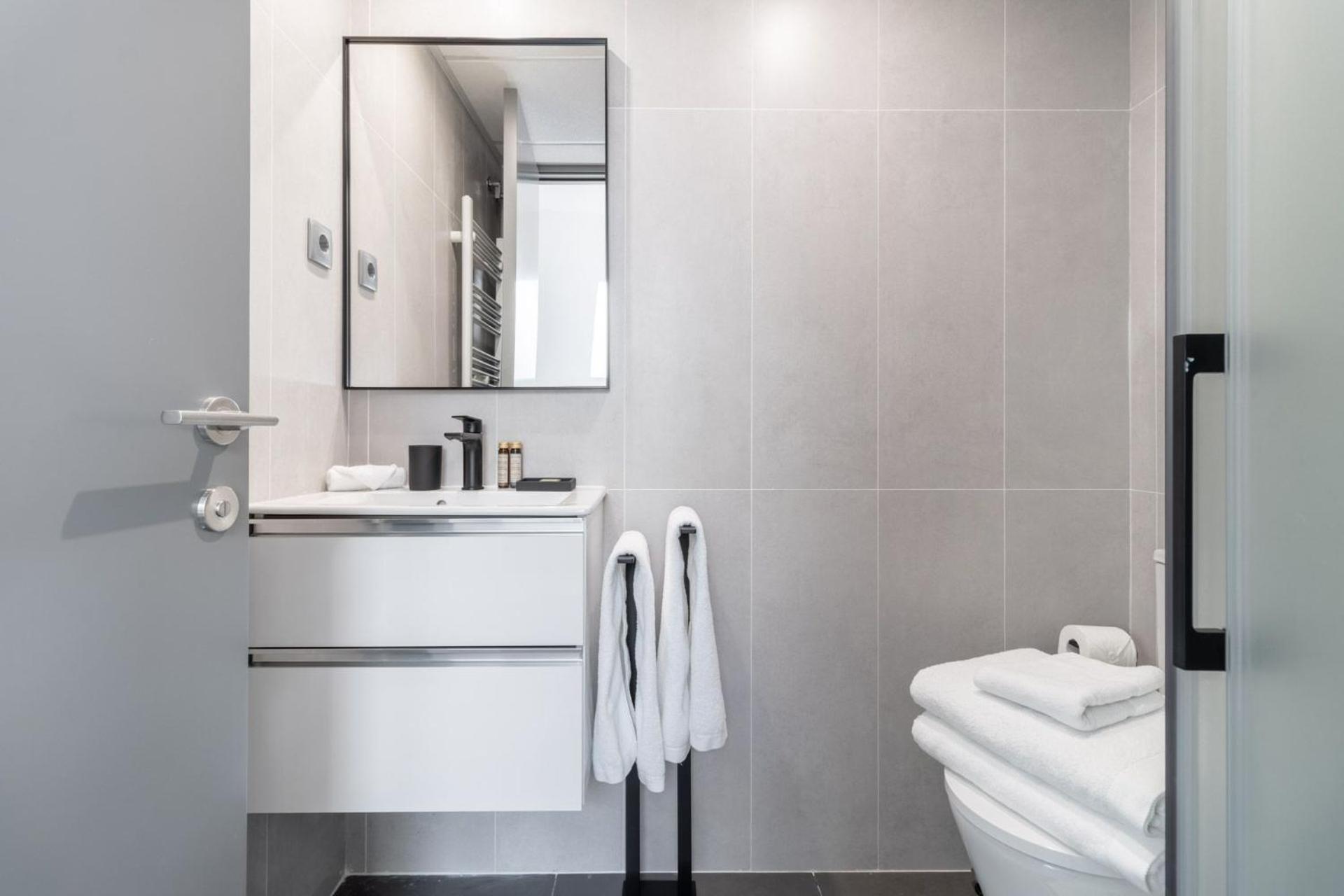 Escape In Trendy Triplex With Terrace In The Heart Of Toledo Atico Ii * Madri