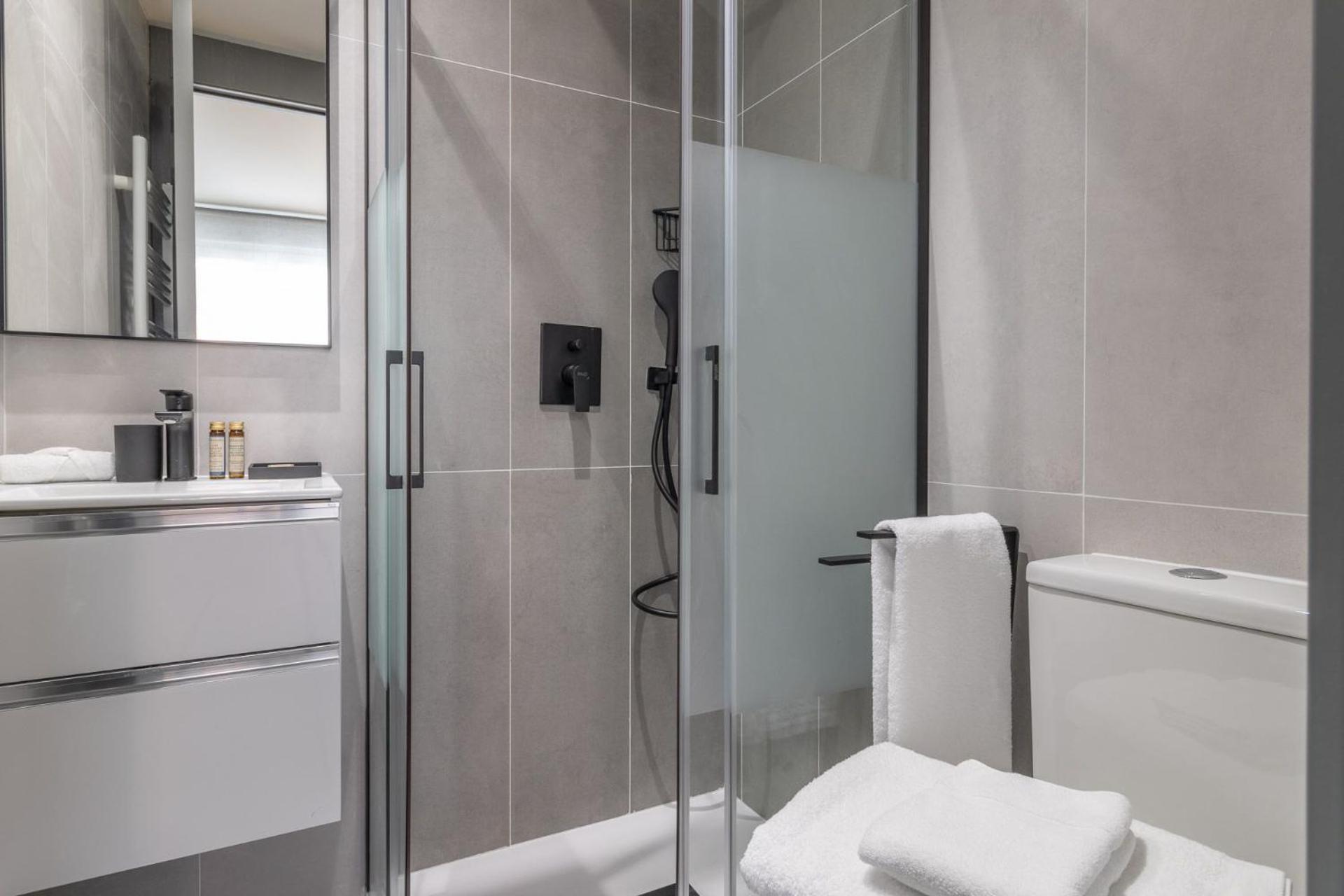 Apartment Trendy La Latina Escape For 3 Next To The Iconic Rastro Market Latina Toledo Ii