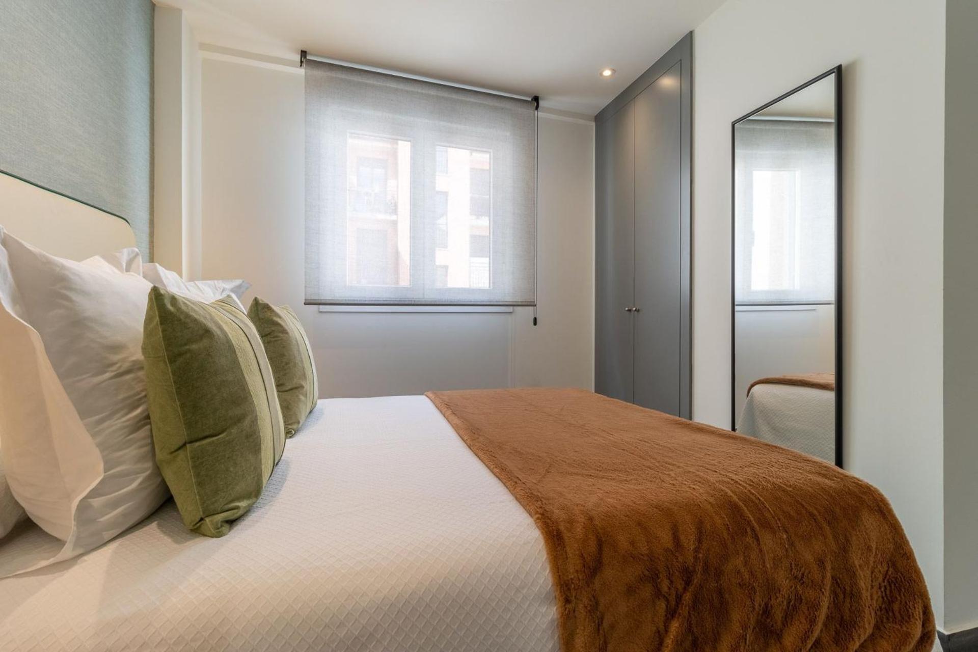 Trendy La Latina Escape For 3 Next To The Iconic Rastro Market Latina Toledo Ii * Madrid
