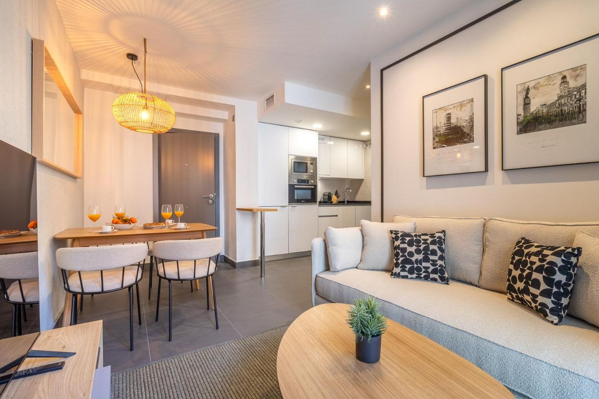 Trendy La Latina Escape For 3 Next To The Iconic Rastro Market Latina Toledo Ii *