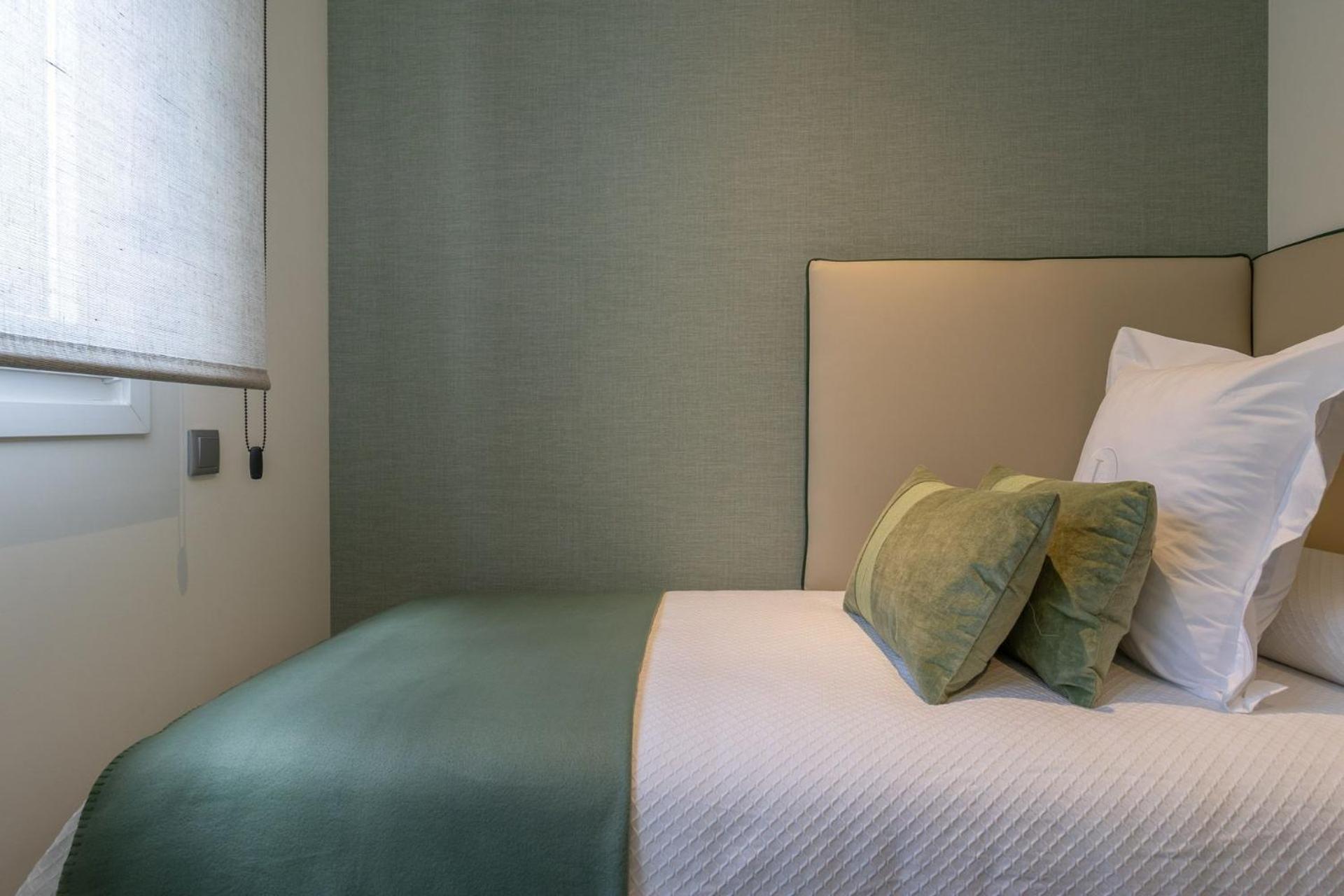 Apartment Trendy La Latina Escape For 3 Next To The Iconic Rastro Market Latina Toledo Ii *