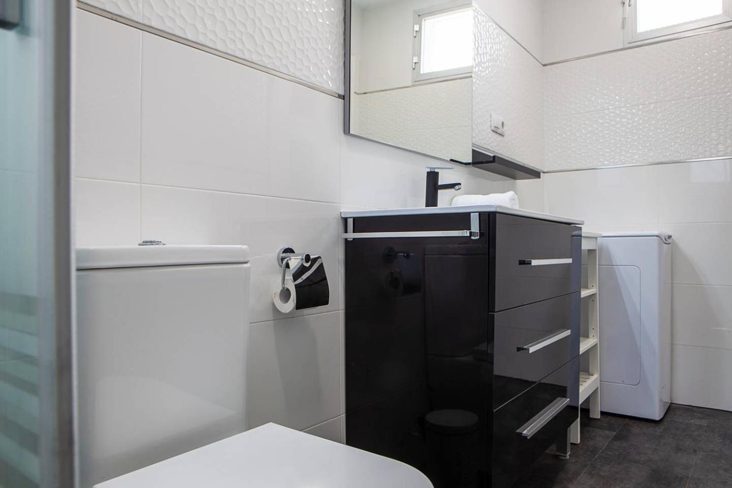 Chic 1 Bedroom Next To El Prado *