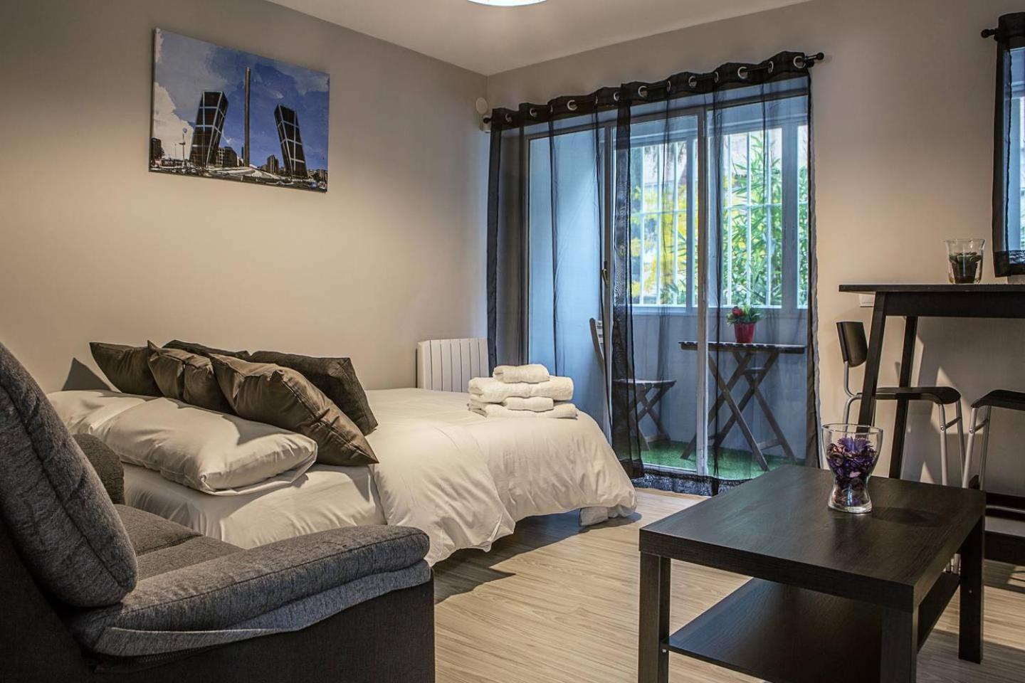 Lovely 3 Bedroom Next To Fuencarral Apartment *