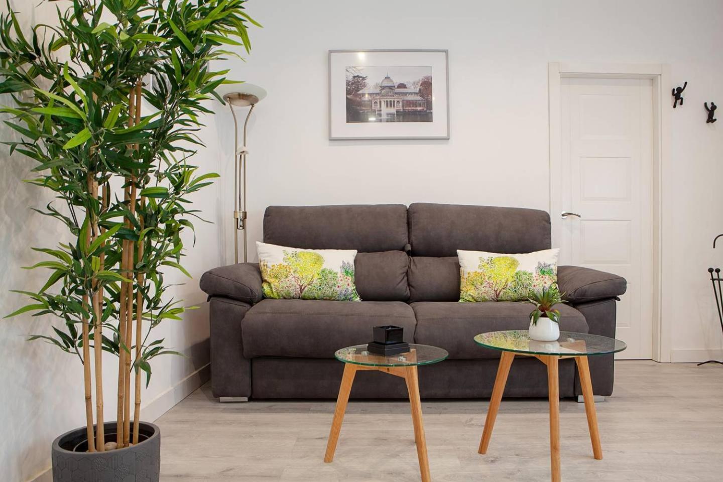 Chic 1 Bedroom Next To El Prado Apartment