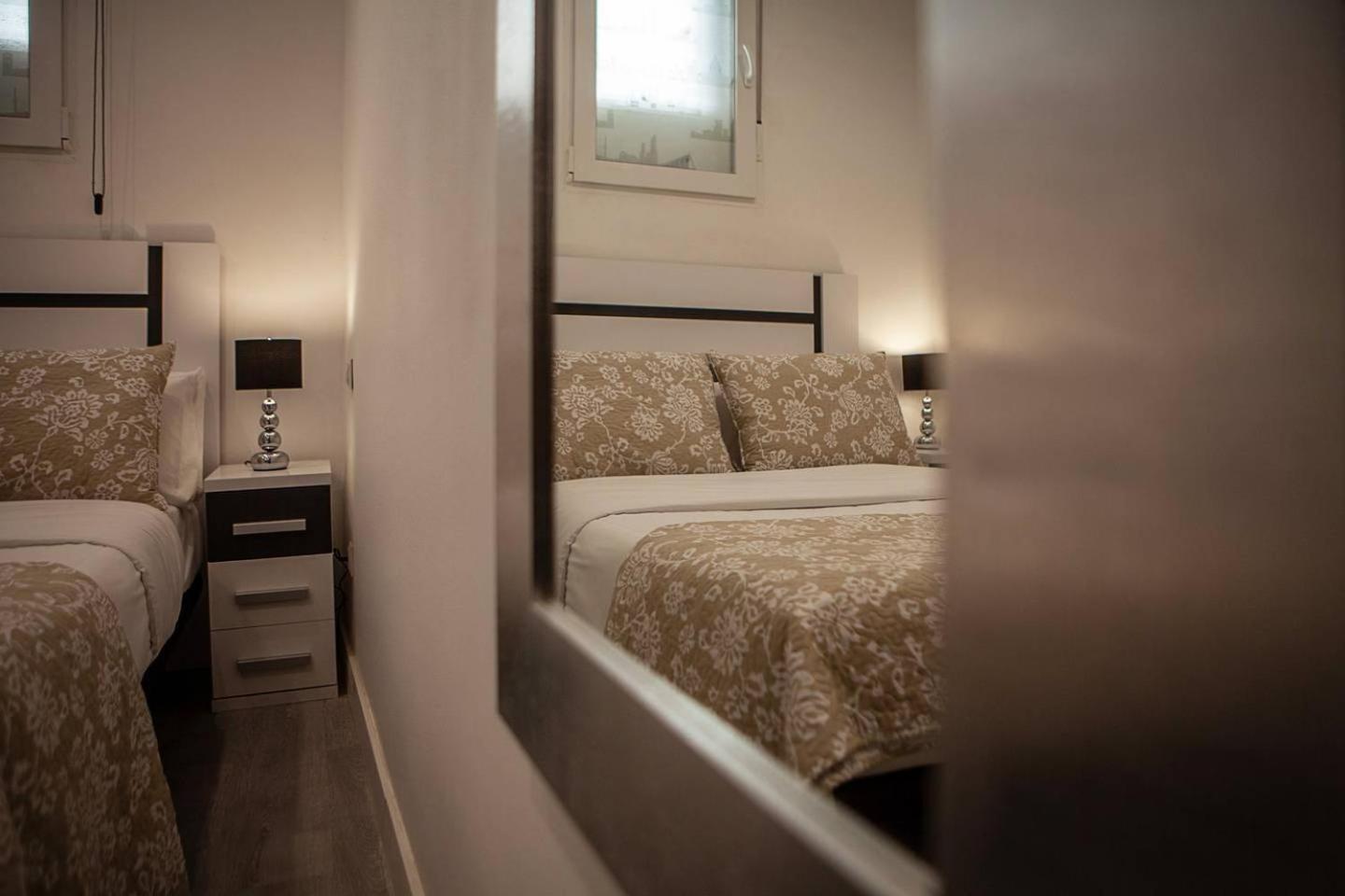 Chic 1 Bedroom Next To El Prado Apartment *