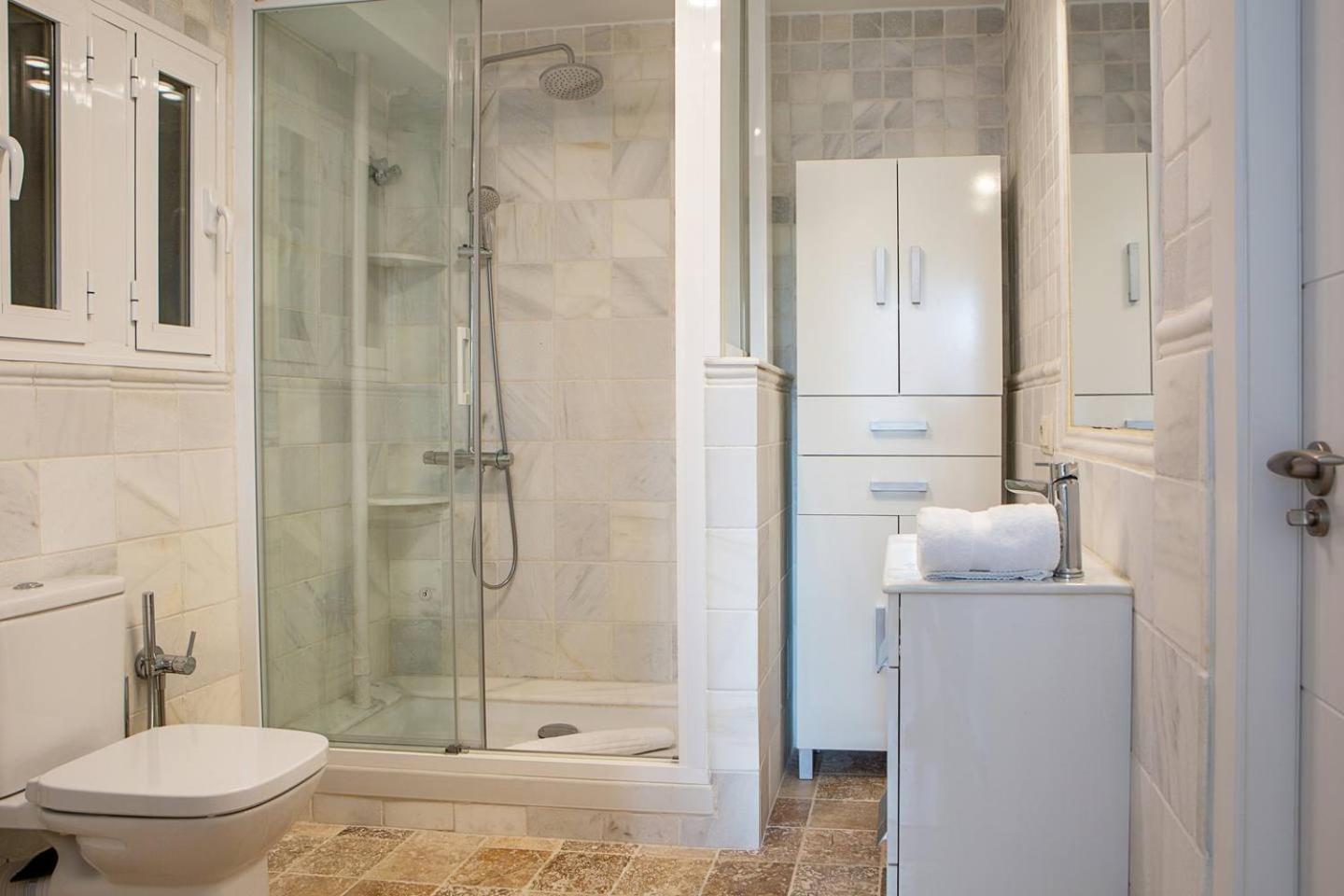 Modern 2 Bed Near Las Ventas Apartment *