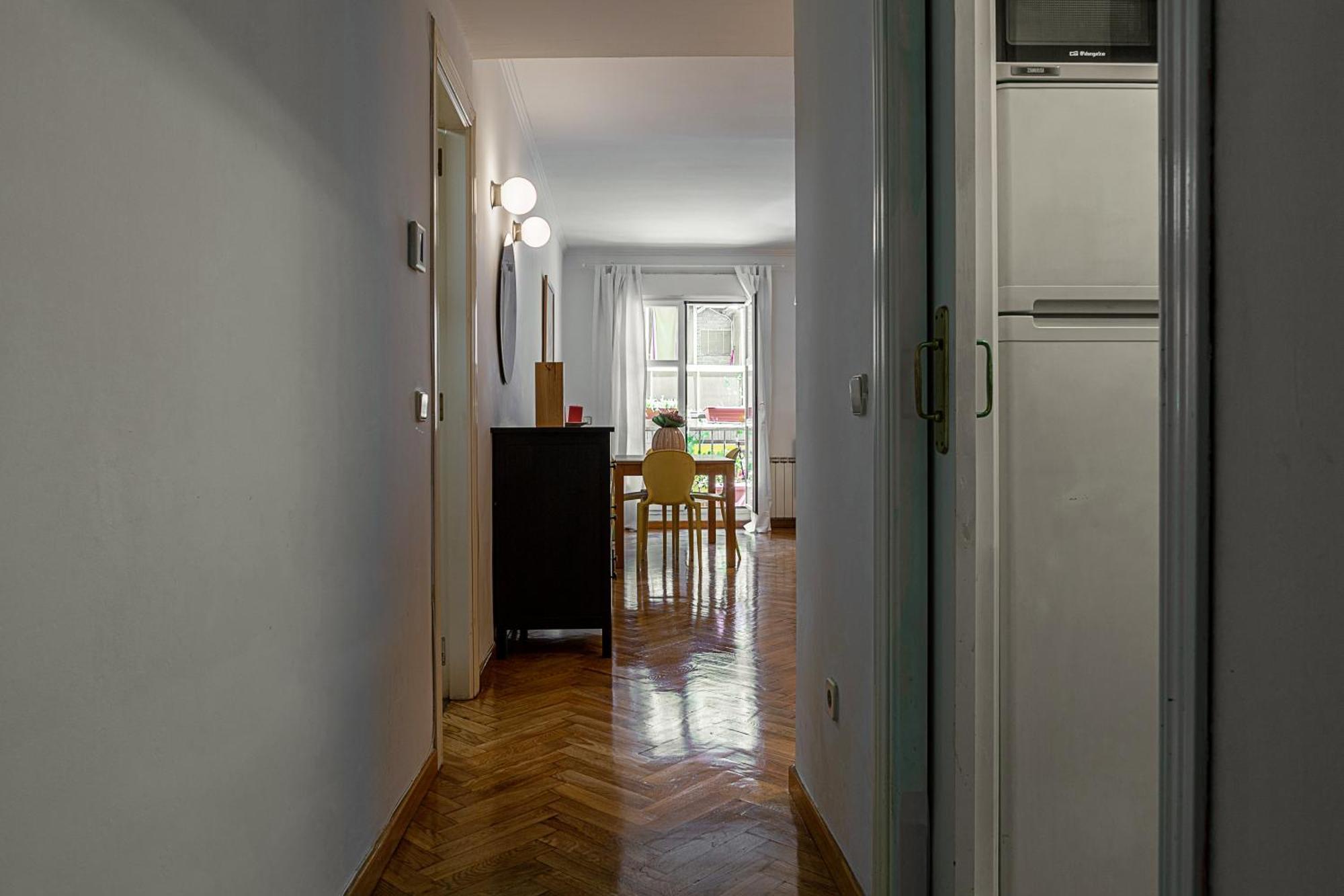 Cute 1 Bedroom With A Balcony *