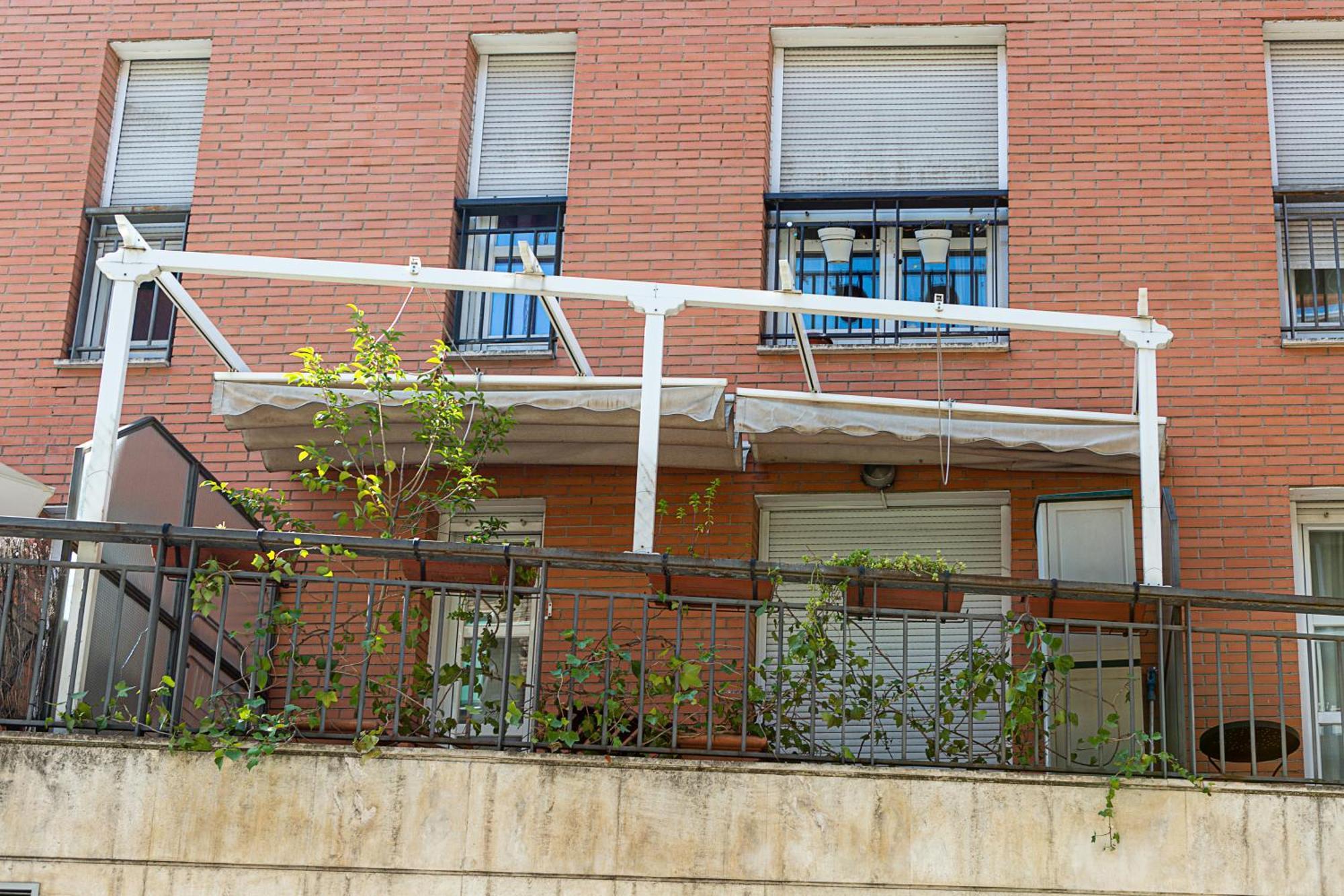 Cute 1 Bedroom With A Balcony *
