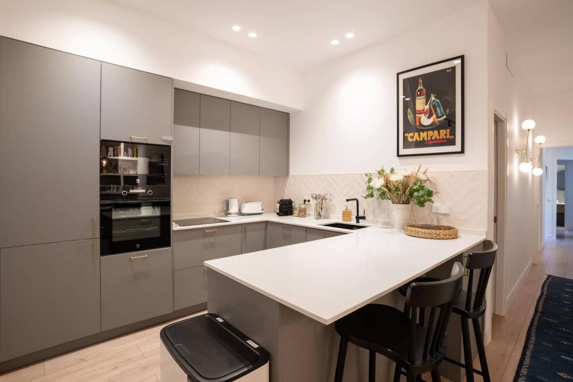 Stylish 2 Bedroom In The Heart Of Lejlighed