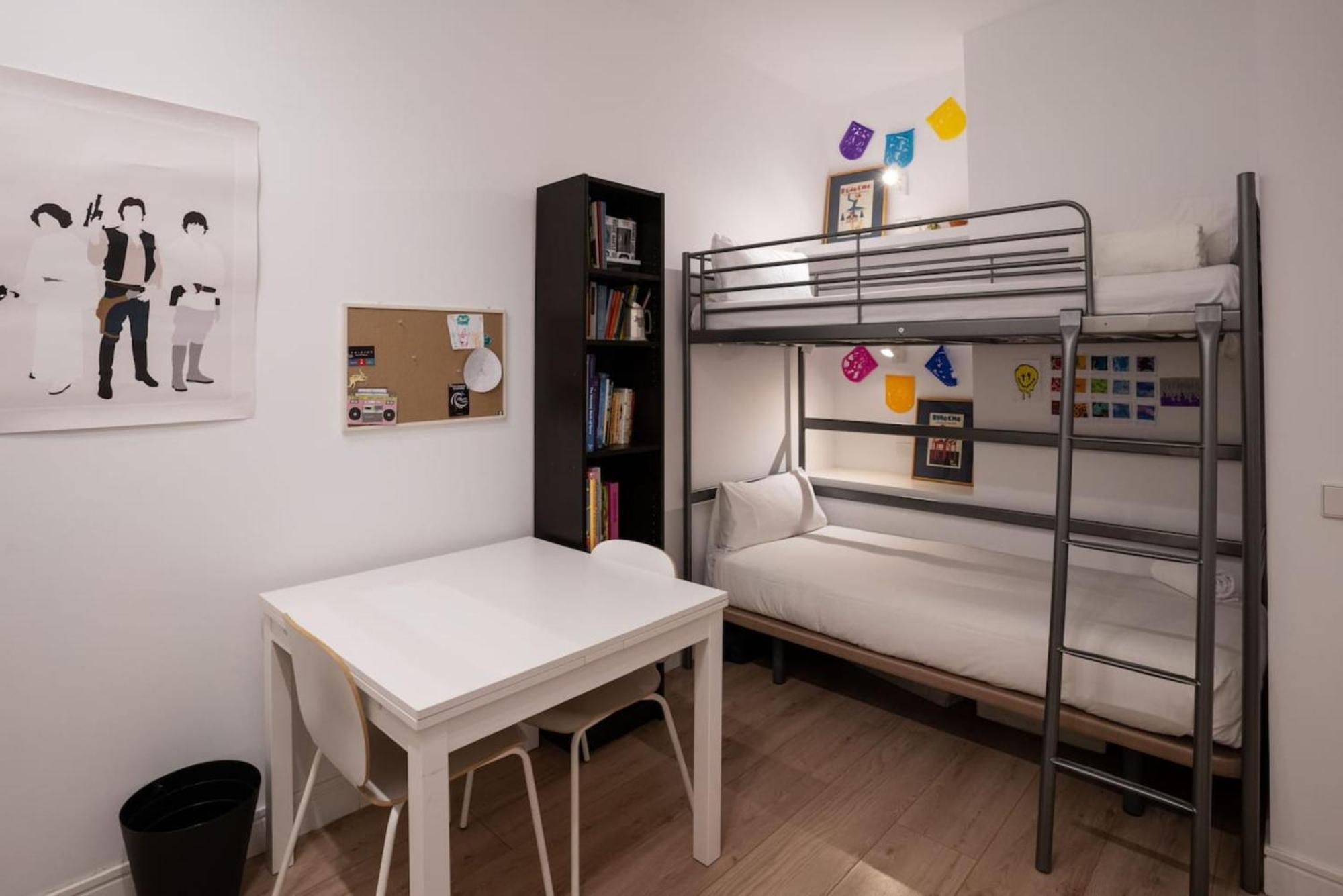 Stylish 2 Bedroom In The Heart Of Lejlighed