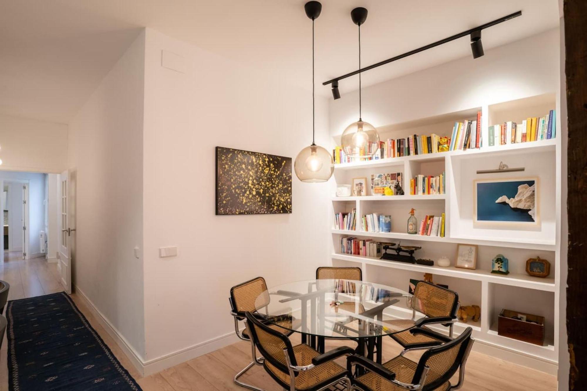 Stylish 2 Bedroom In The Heart Of Lejlighed