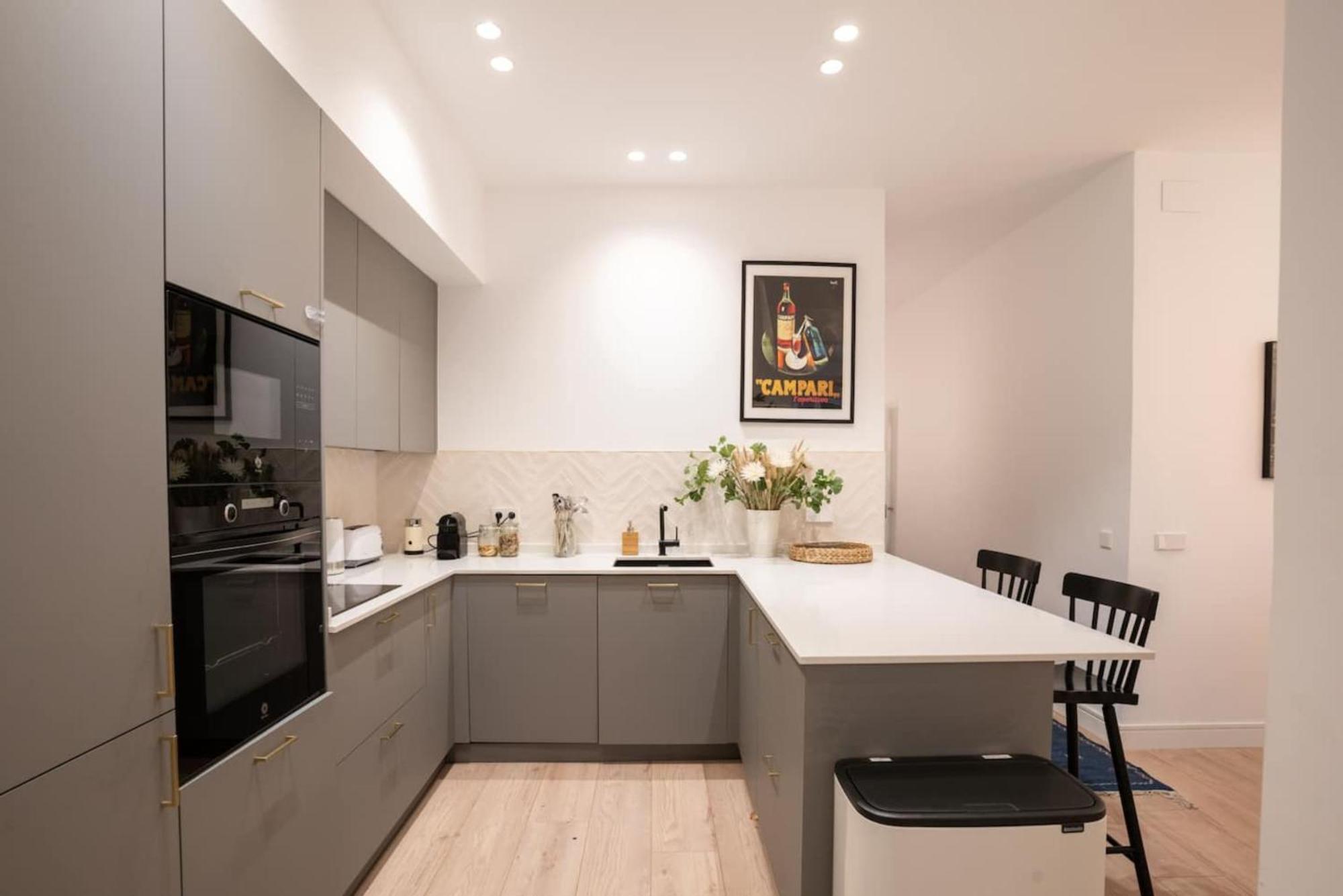 Apartment Stylish 2 Bedroom In The Heart Of
