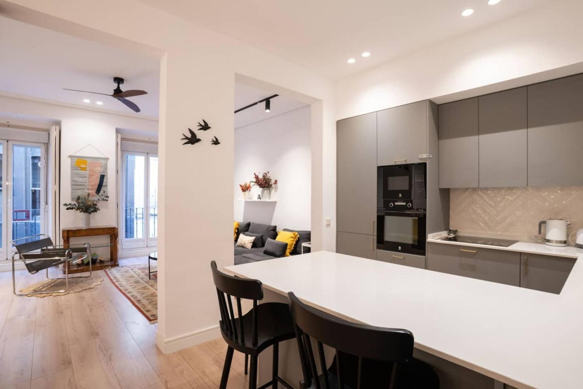 Stylish 2 Bedroom In The Heart Of Lejlighed