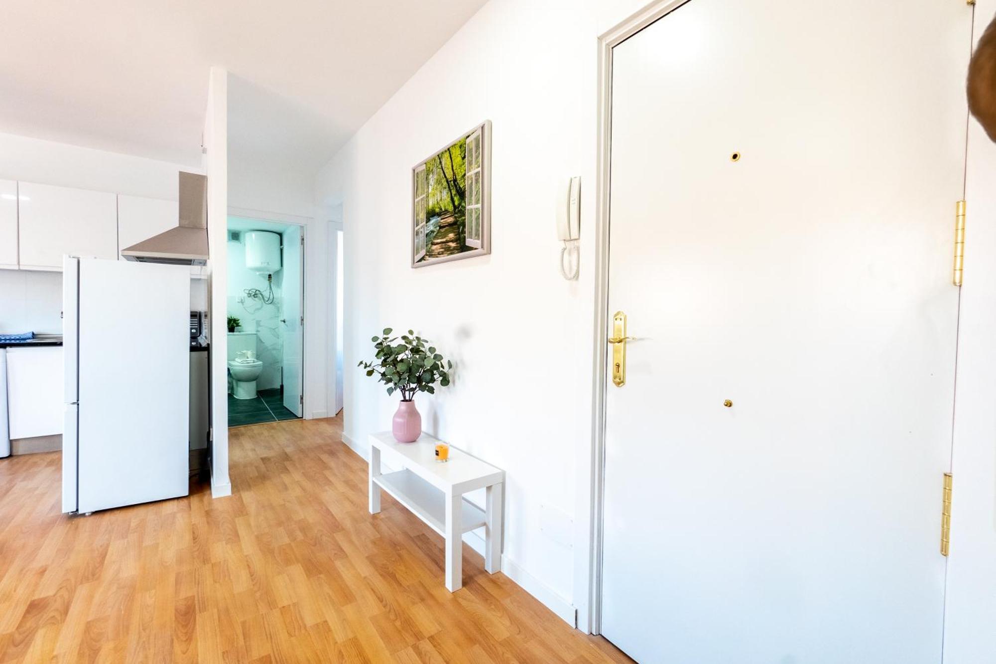 Homely 2 Bedroom In Barajas *