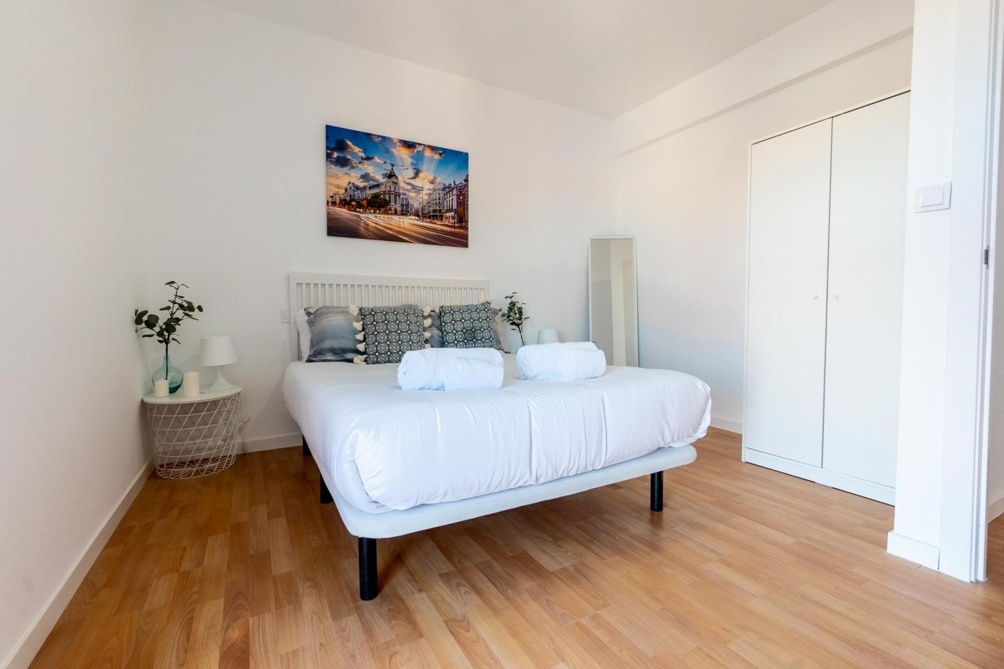 Homely 2 Bedroom In Barajas * Madrid