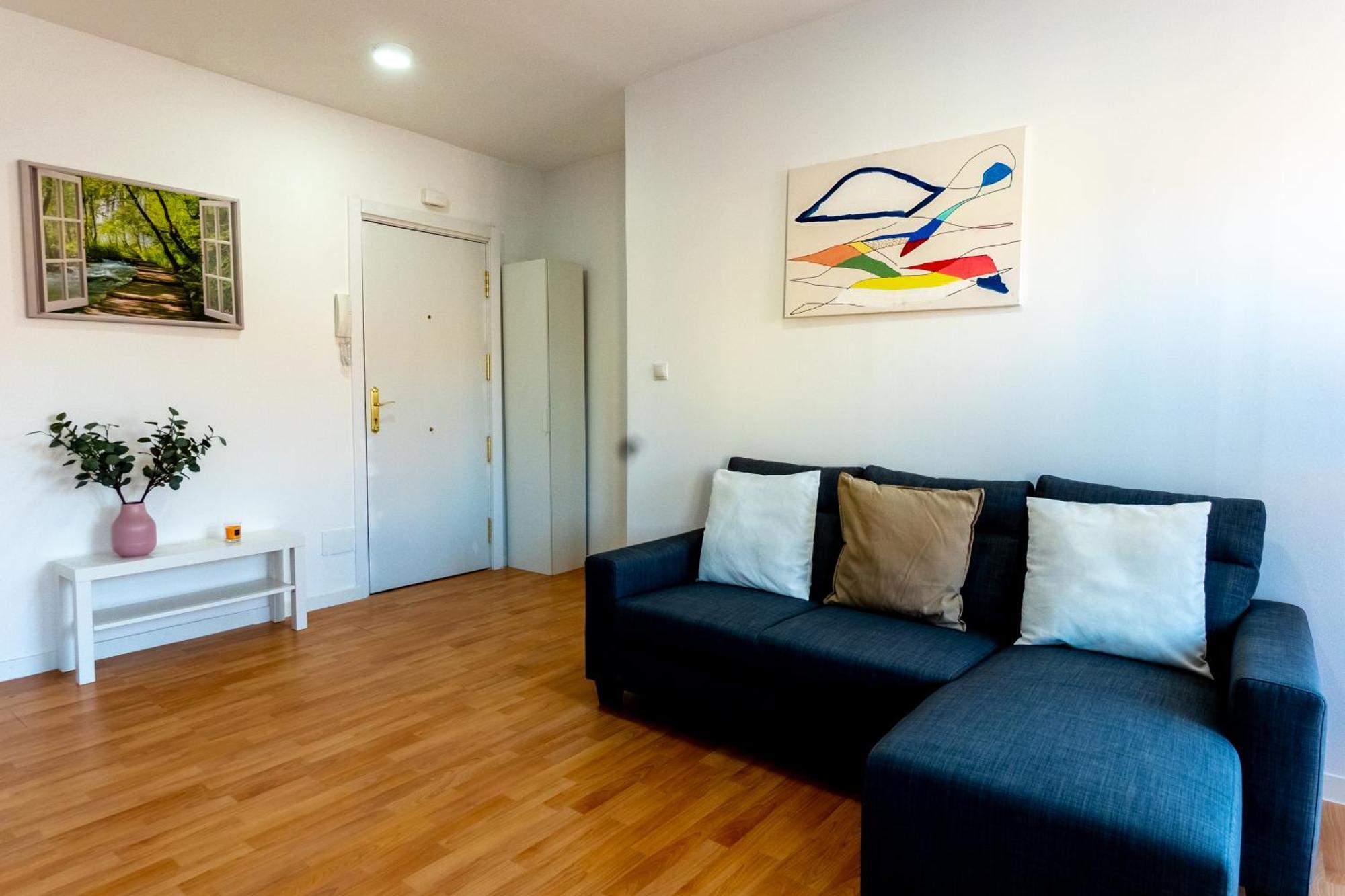 Homely 2 Bedroom In Barajas