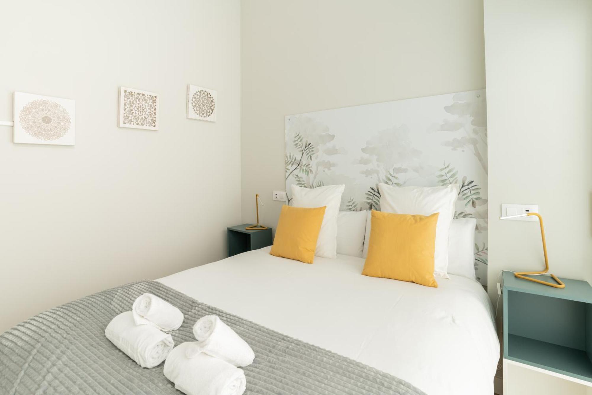 Bright And Airy 2 Bedroom In Apartment