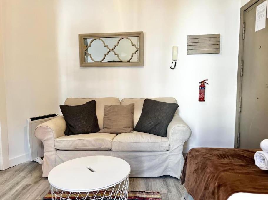 Stunning In Plaza Mayor Apartment