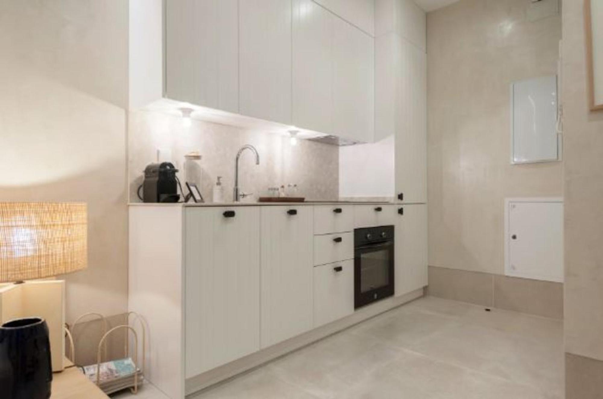Elegant Neptuno-cortes For 2 People Apartment Madrid