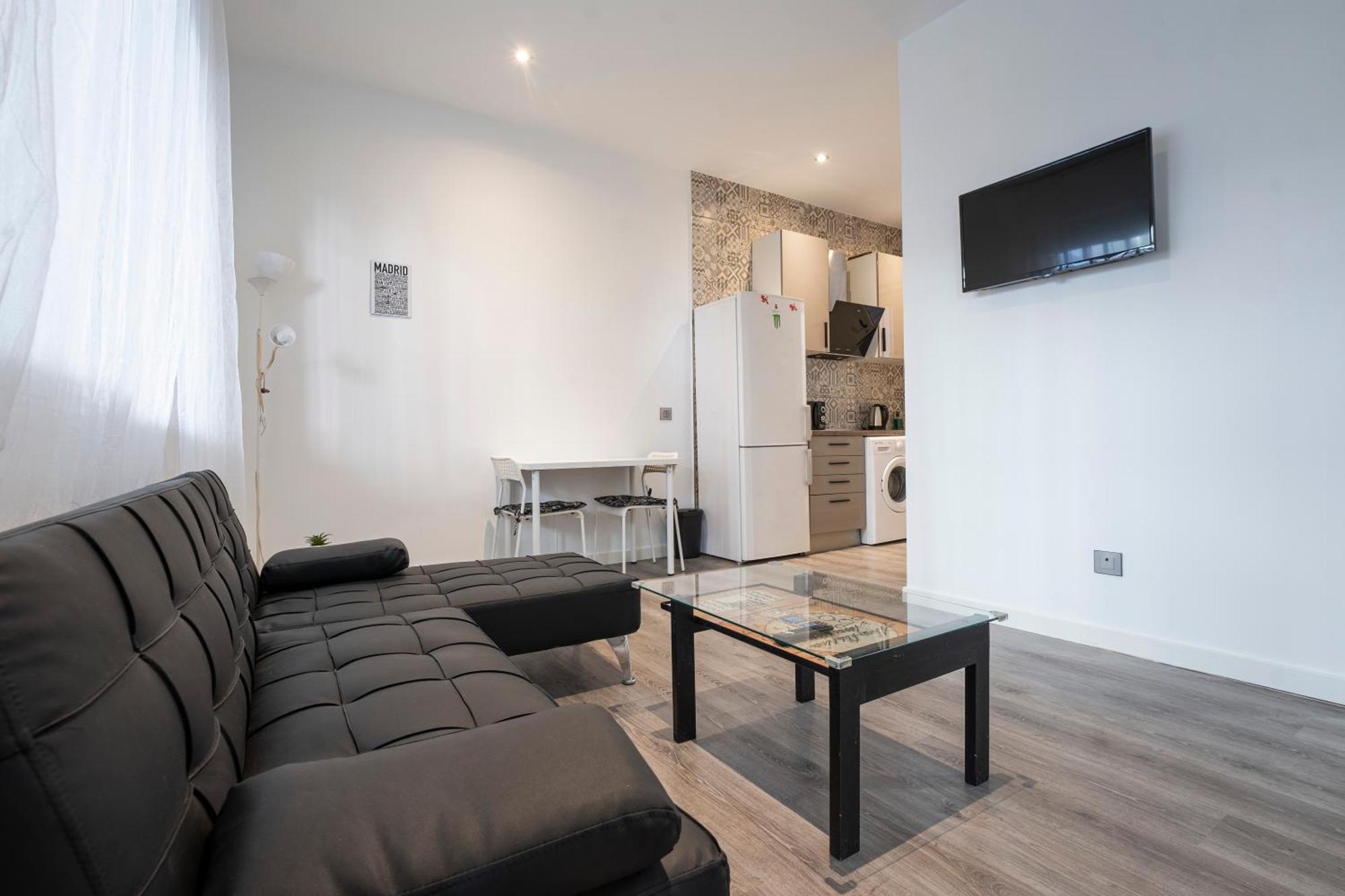 Hogar En Calle Lavapies Madrid