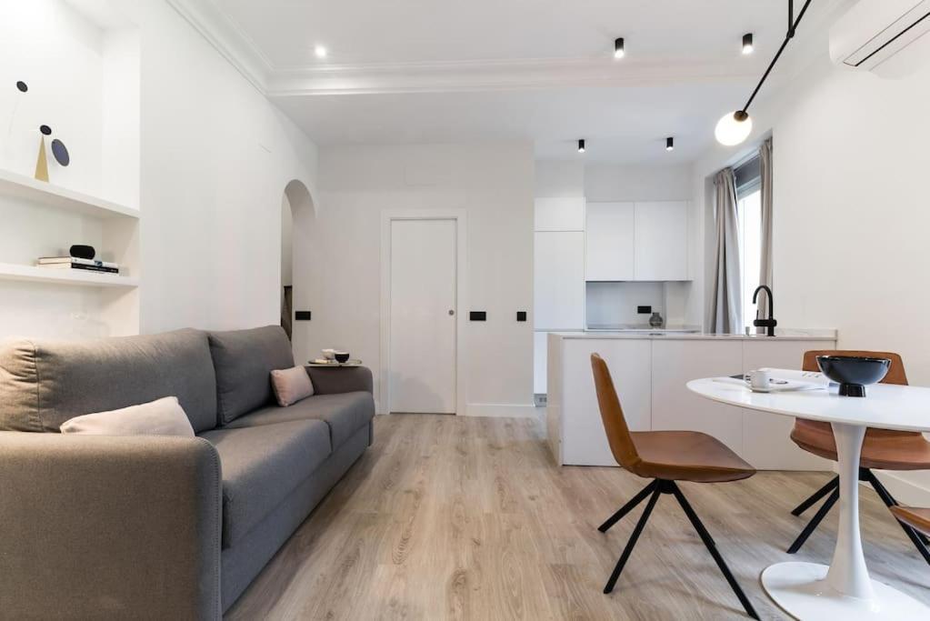 Amazing New Flat!!! Design & Style Center Apartment