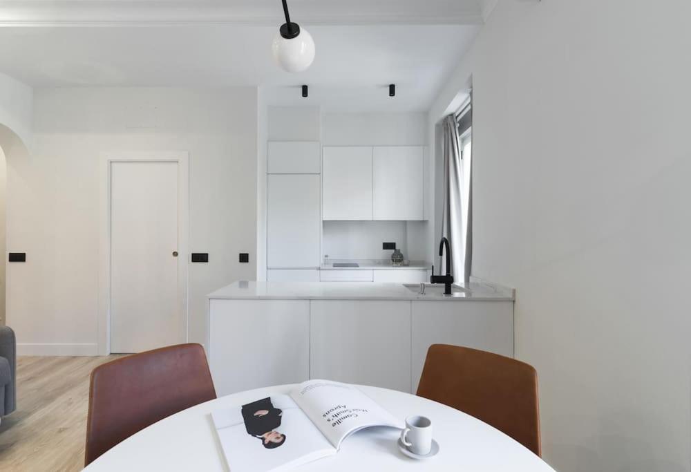 Amazing New Flat!!! Design & Style Center Apartment *