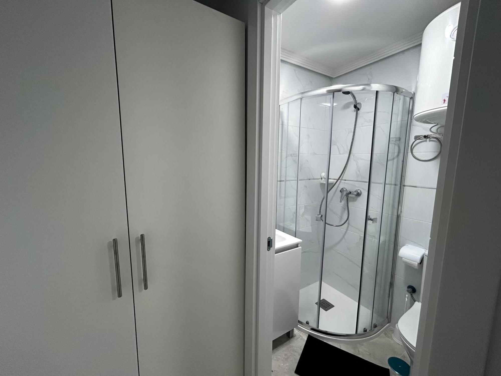 Doble Con Bano Privado En El Centro De * Madrid