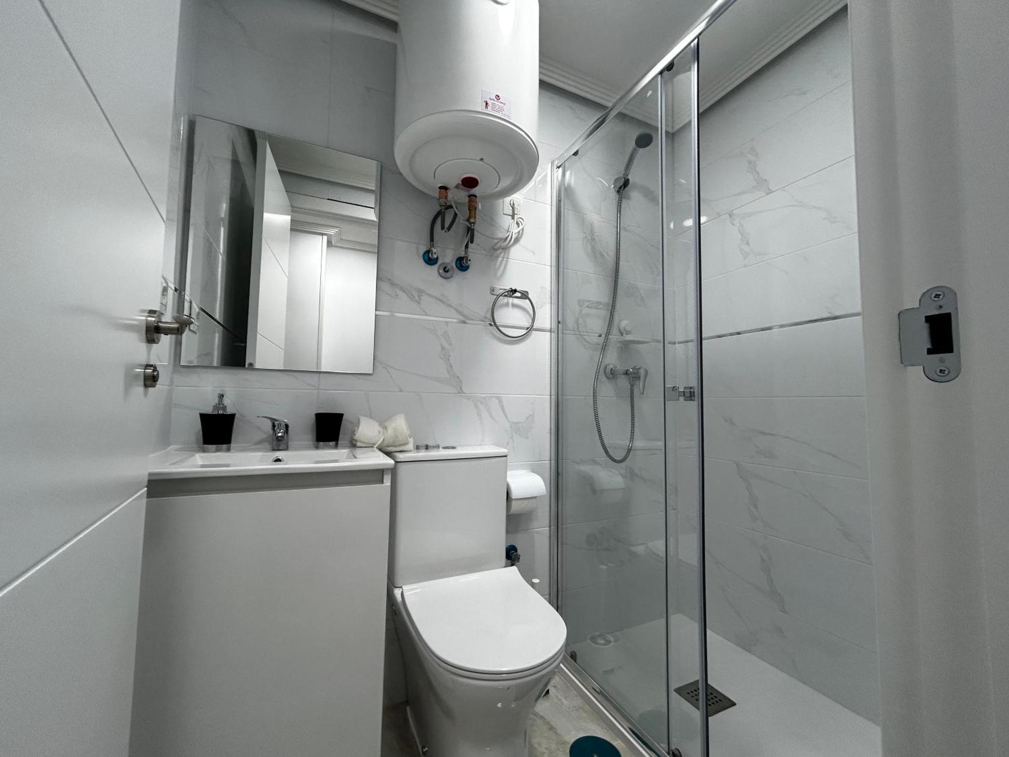 Doble Con Bano Privado En El Centro De Bed & Breakfast Madrid