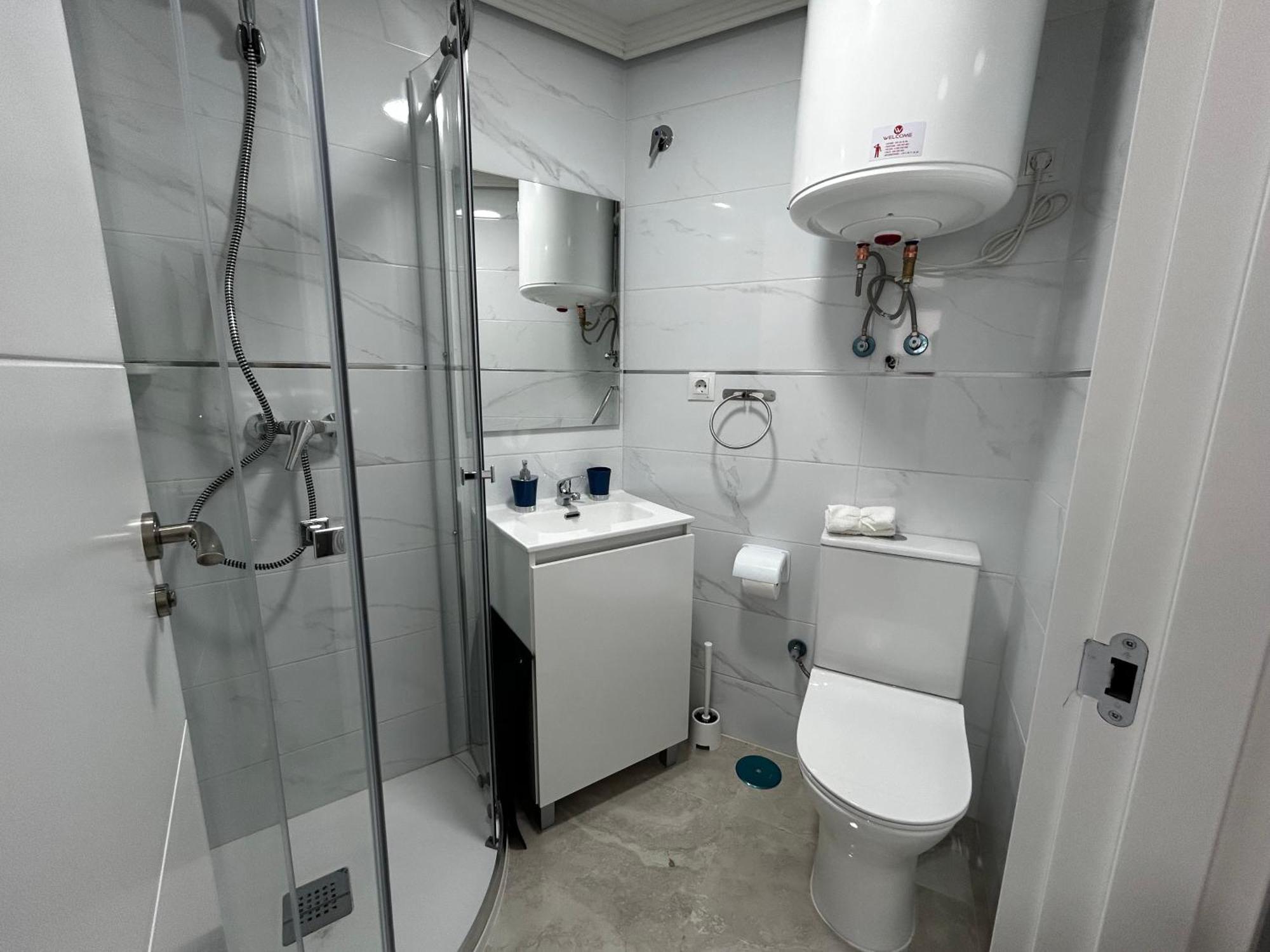 Doble Con Bano Privado En El Centro De Bed & Breakfast Madrid
