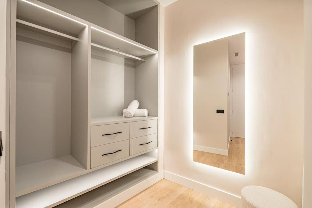 Centro Ix Calle Caballero De Gracia 2br 2bh Apartment