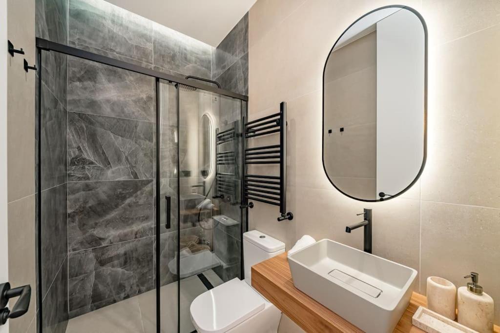 Centro Ix Calle Caballero De Gracia 2br 2bh *