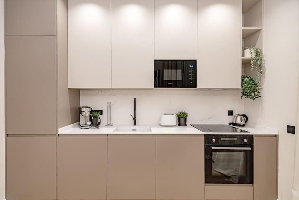 Centro Ix Calle Caballero De Gracia 2br 2bh