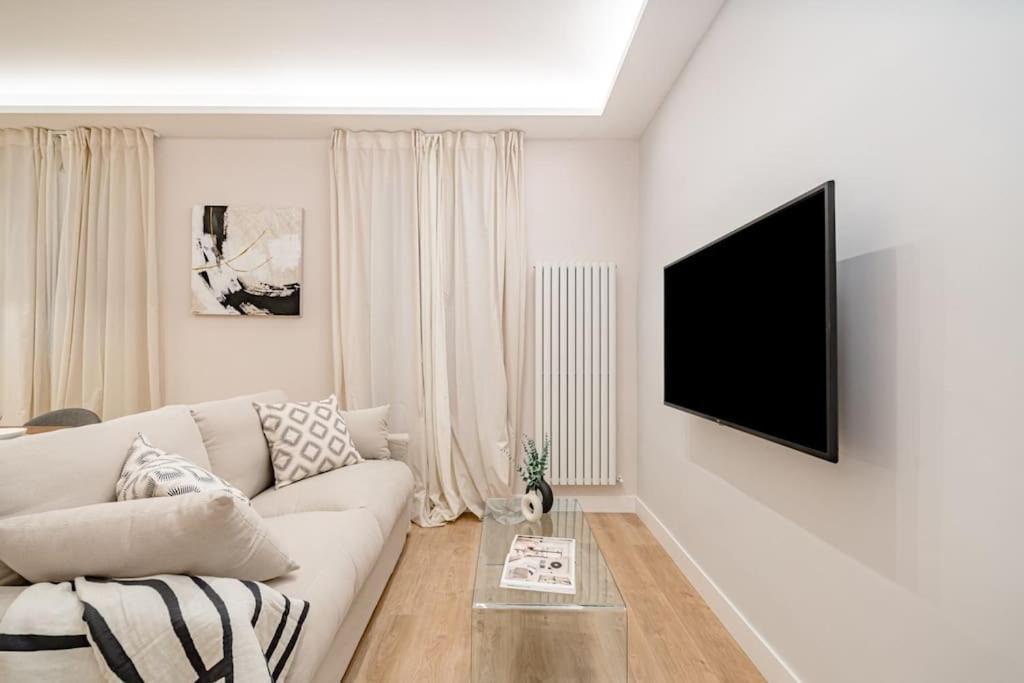 Centro Ix Calle Caballero De Gracia 2br 2bh Apartment