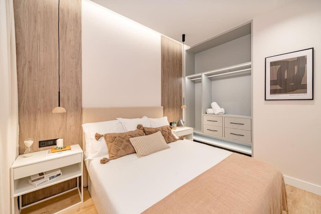 Centro Ix Calle Caballero De Gracia 2br 2bh Apartment Madrid