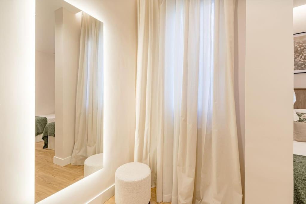 Apartment Centro Ix Calle Caballero De Gracia 2br 2bh Madrid