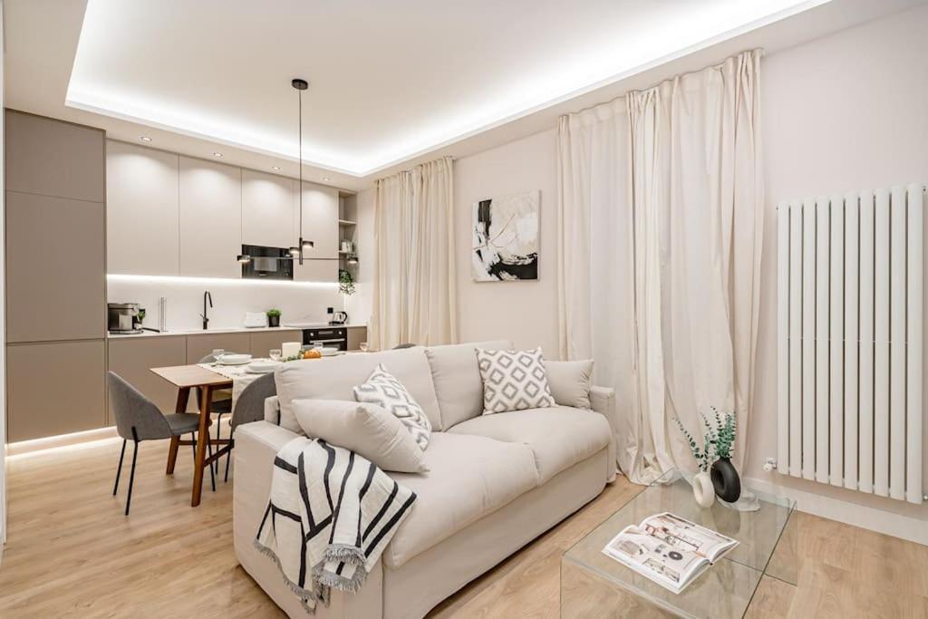 Centro Ix Calle Caballero De Gracia 2br 2bh *