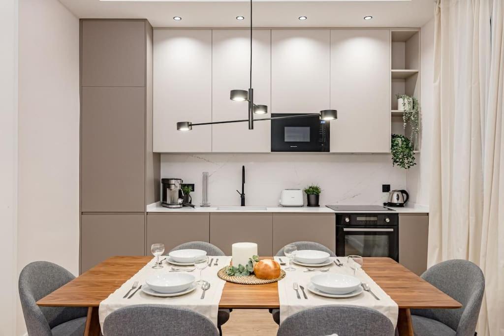 Centro Ix Calle Caballero De Gracia 2br 2bh Apartment