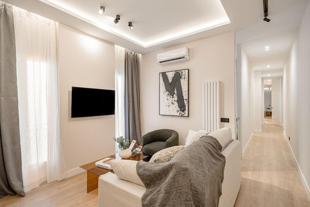 Centro Xv Calle Montera 3br 3bh Apartment *