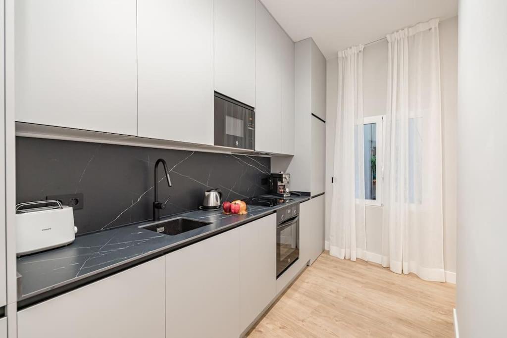 Centro Xiii Calle De La Paz 2br 2bh * Madrid
