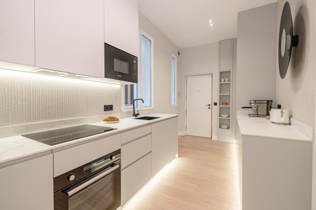 Centro X Calle San Jeronimo 2br 2bh Apartment Madrid