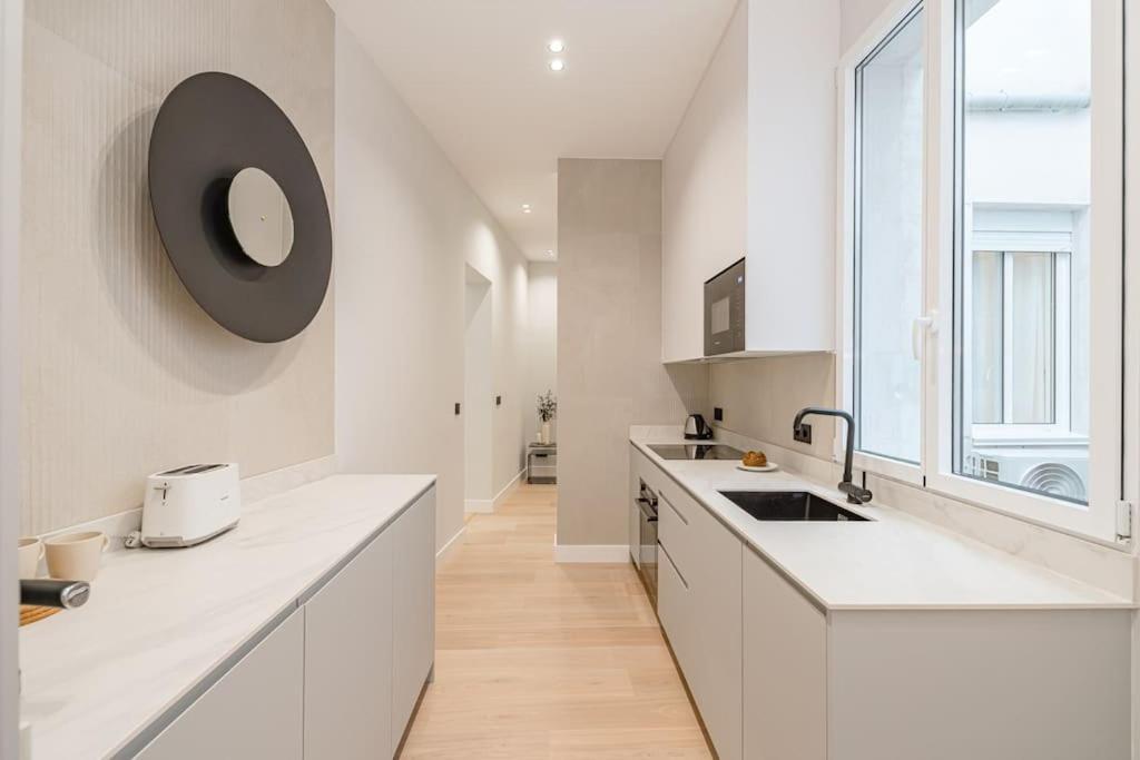 Centro X Calle San Jeronimo 2br 2bh Apartment Madrid