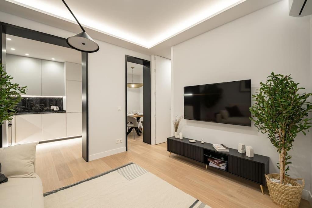 Apartment Gran Via Xii Calle Corredera Baja De San Pablo 3br 3bh
