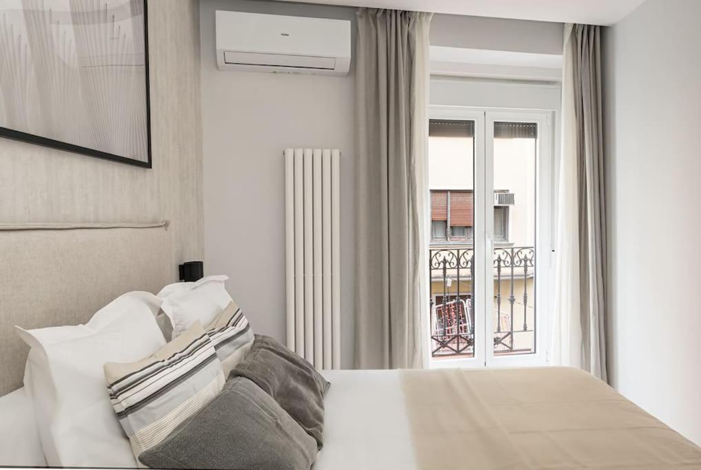 Gran Via Xii Calle Corredera Baja De San Pablo 3br 3bh Apartment