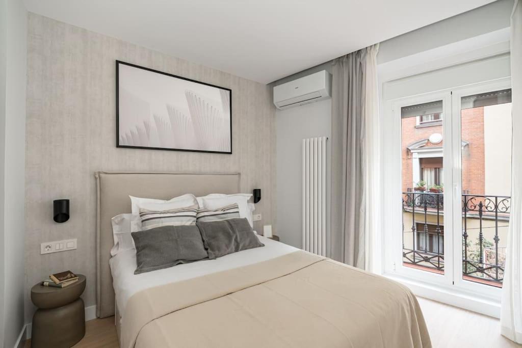 Apartment Gran Via Xii Calle Corredera Baja De San Pablo 3br 3bh *