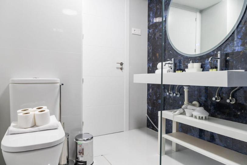 Contemporary 6bd For 12 Ventas Apartment Madrid
