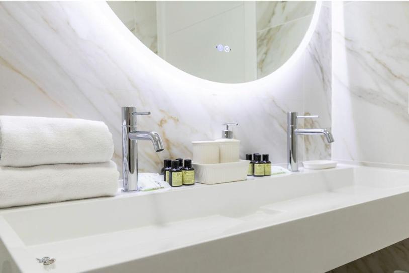 Contemporary 6bd For 12 Ventas Apartment Madrid