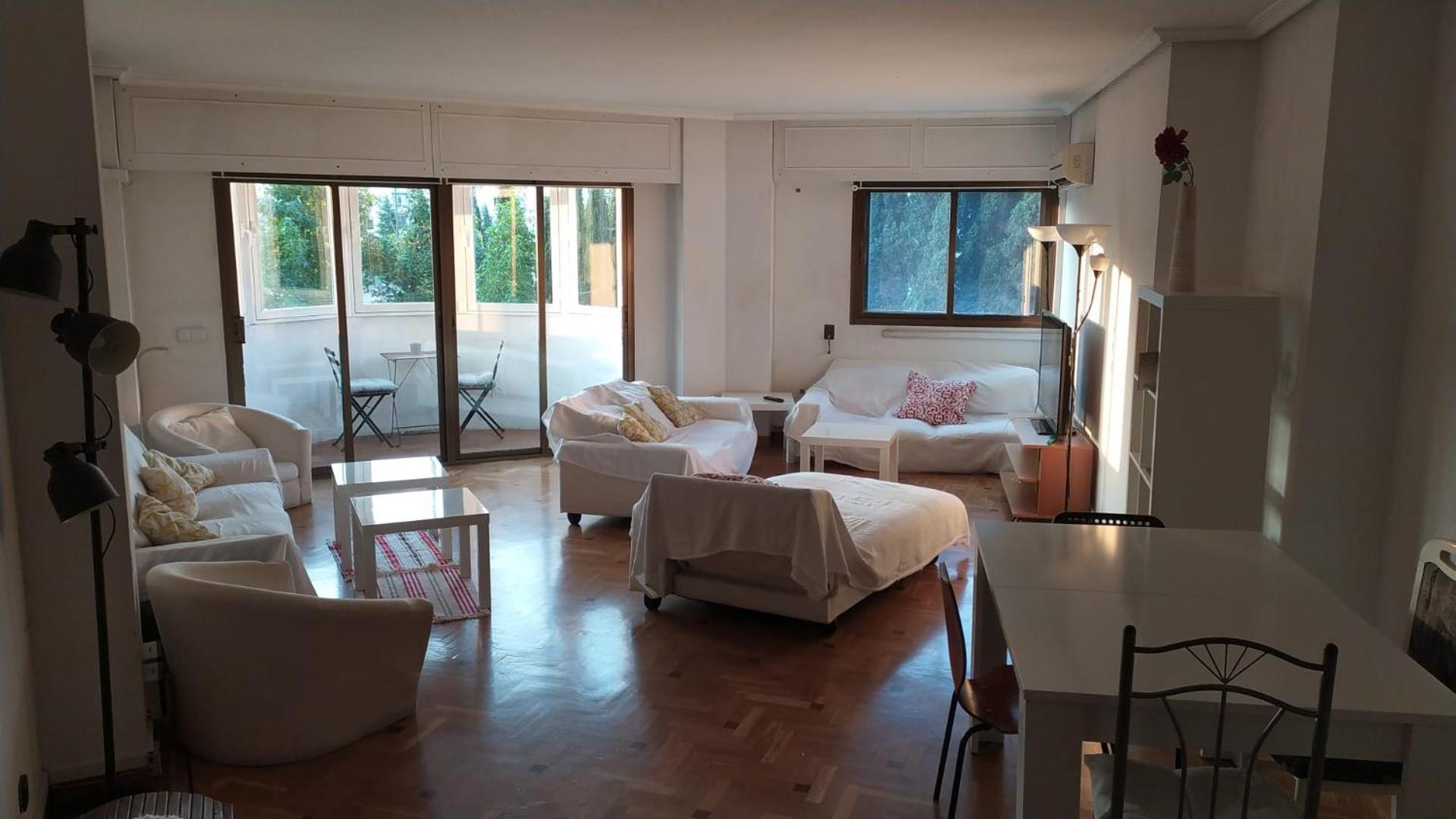 Apartamento De 200m2 En Retiro Con Piscina *