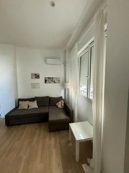 Bonito Y Luminoso Piso Bien Comunicado Apartamento