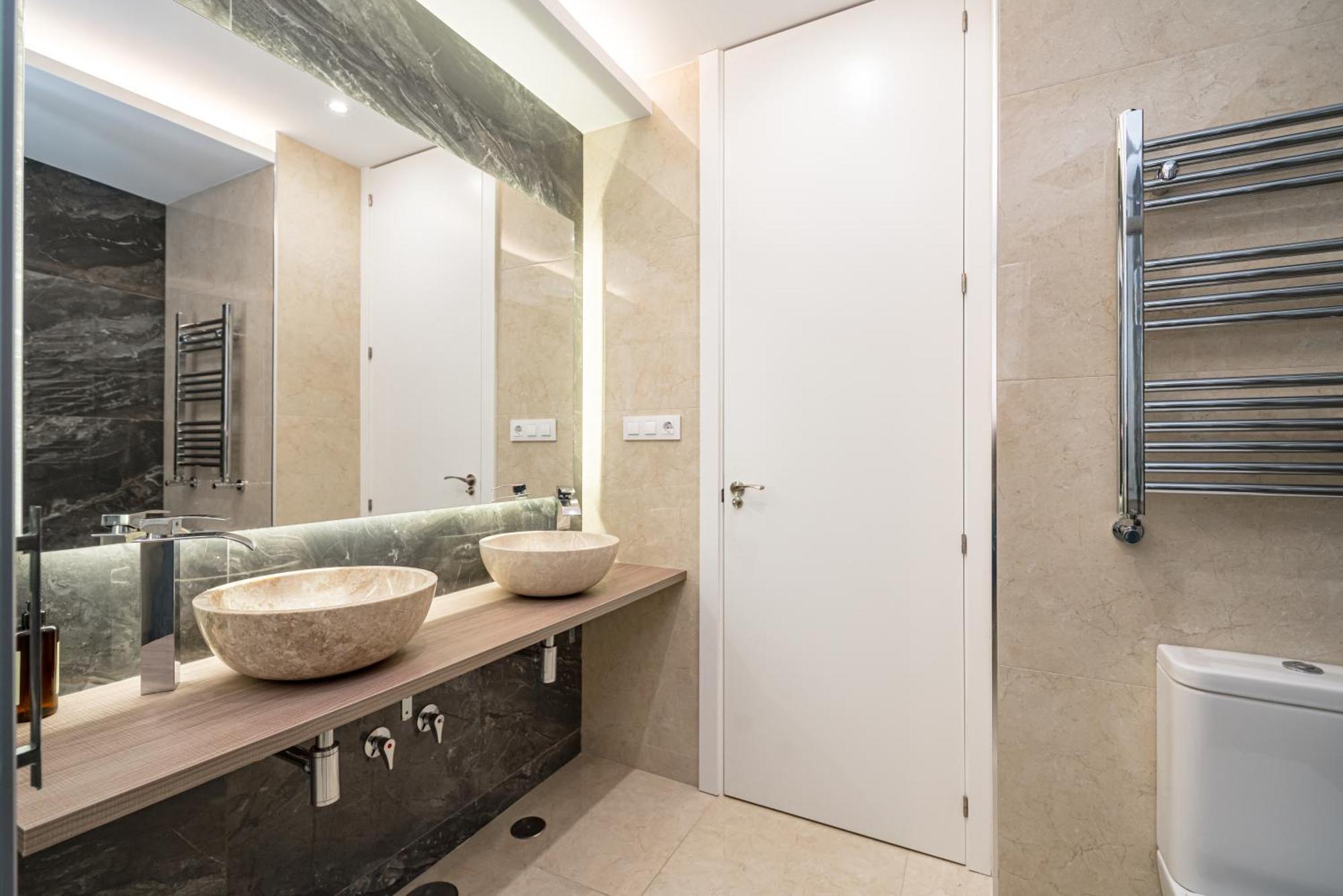 Chueca Viii Calle Hortaleza 3br 3bh Apartment Madrid