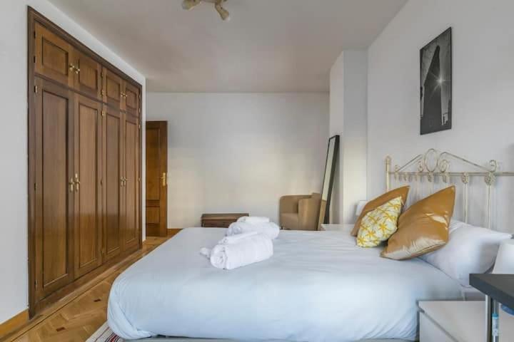 Apartamento De 200m2 En Retiro Con Piscina * Madrid